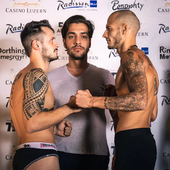 André Ranzenberger beim Weigh-in mit dem italienischen Muay Thai Meister