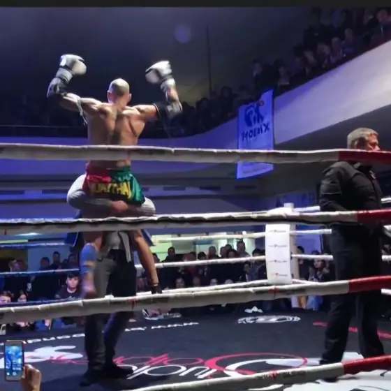 Jubel im Ring nach dem Kampf