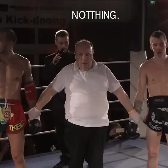 Der Ringrichter hebt den Arm des Siegers, Standbild aus einem Video